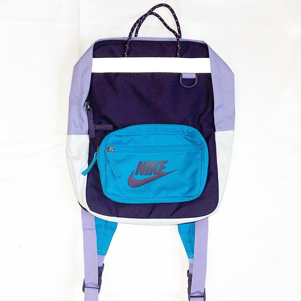 Nike Backpack! 💜🤍💙